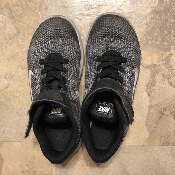 nike boys no tie shoes